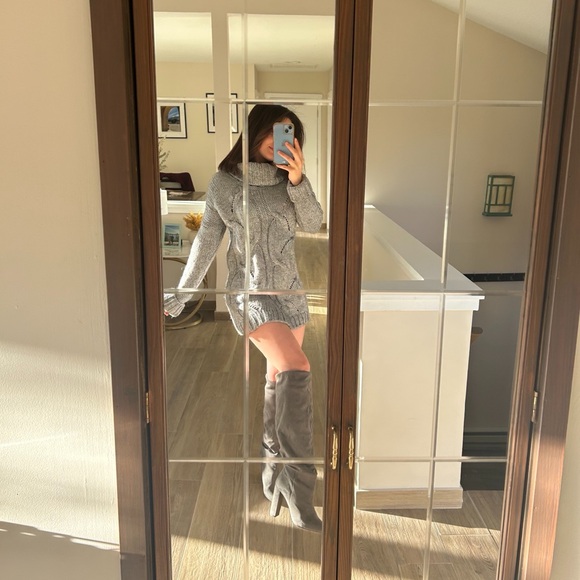 Cozy & Warm Anthropology Heather Gray Chunky Cable-Knit Turtleneck Sweater - Picture 5 of 6